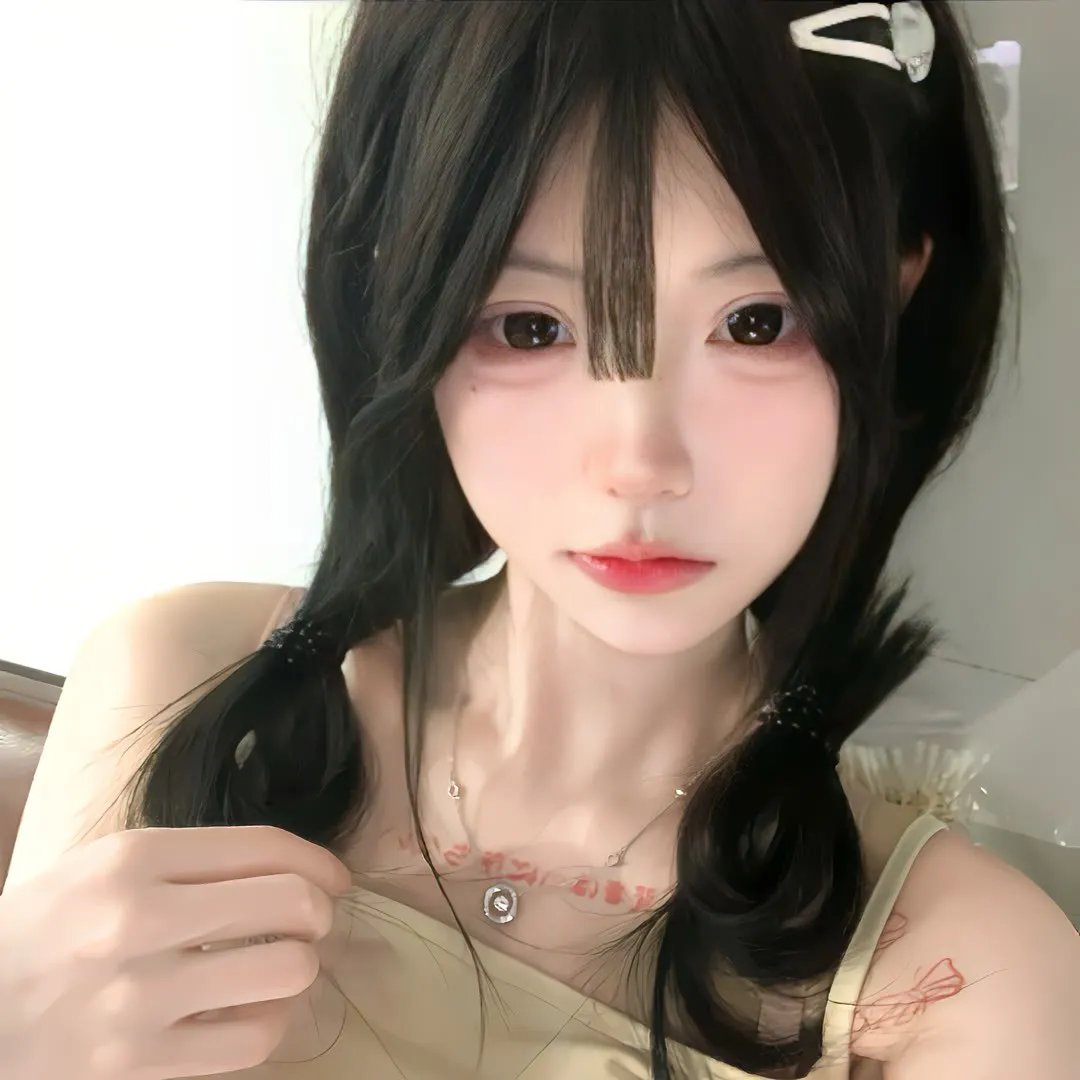 蓝色嘴巴的脸